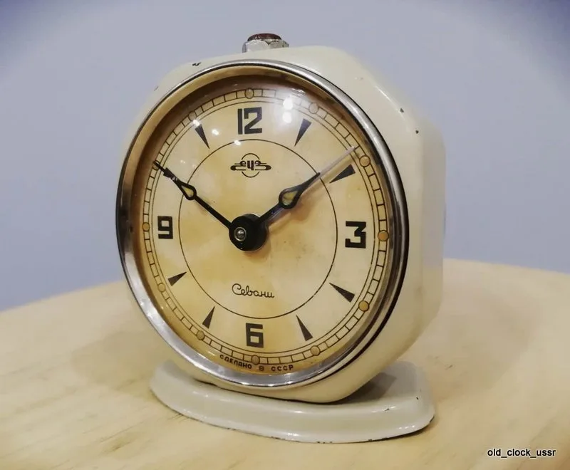 vintage clock ussr