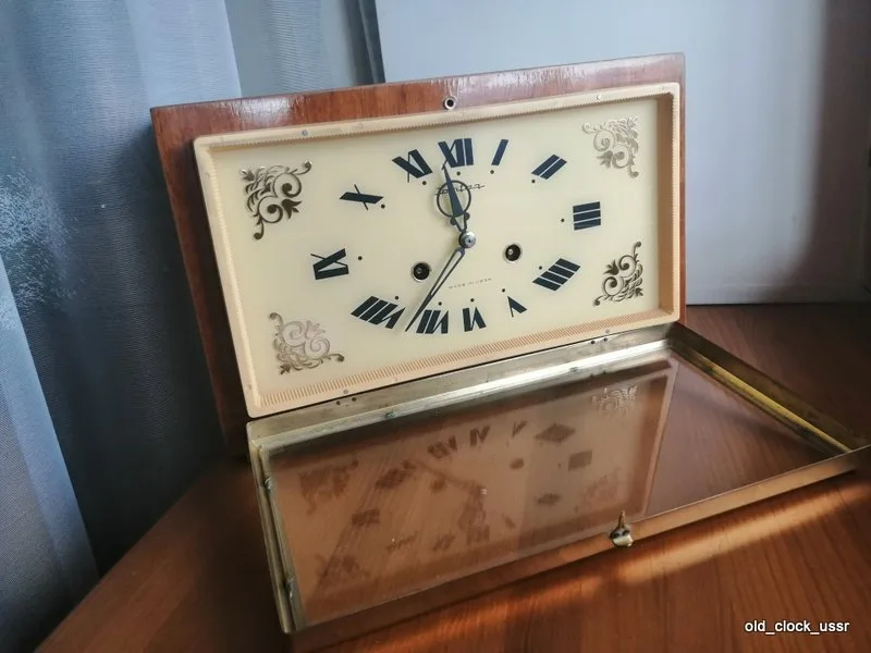 vintage clock ussr
