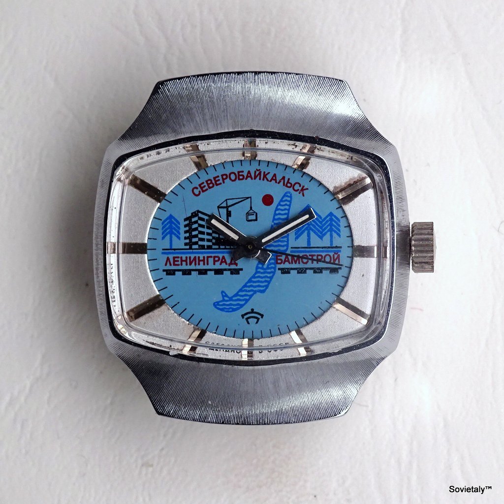 Orologio Raketa Ferrovia BAM - Orologio commemorativo sovietico con quadrante blu e immagini del lago Baikal e simboli della costruzione della ferrovia BAM