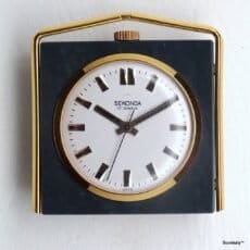 Sekonda in the Soviet and Russian Era: A Historical Analysis russian Sekonda Teacher's desk watch