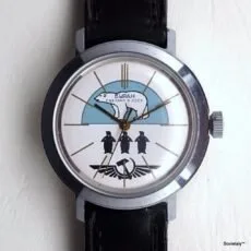 Primo piano di un orologio Vostok Buran celebrativo della Polar Aviation sovietica. Proprietà di Sovietaly.