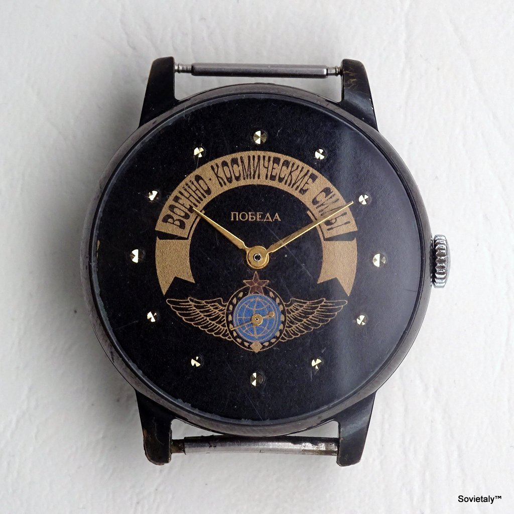 Forze Spaziali Militari Russe Orologio Zim - Quadrante nero con decorazioni dorate e simboli spaziali