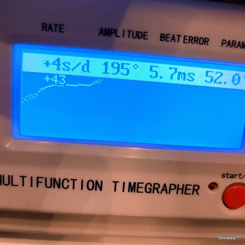 dettaglio dello schermo di un cronocomparatore per la misura della precisione degli orologi russi
