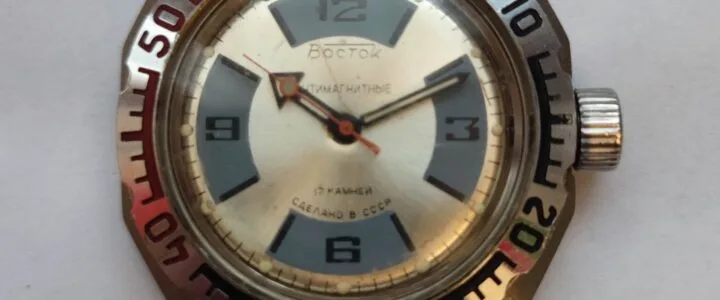 Vostok Amphibia 470303: Un’icona degli anni ’80 al mercato dell’usato di Garbagnate Vostok Amphibia watch, close-up view 470303 2409