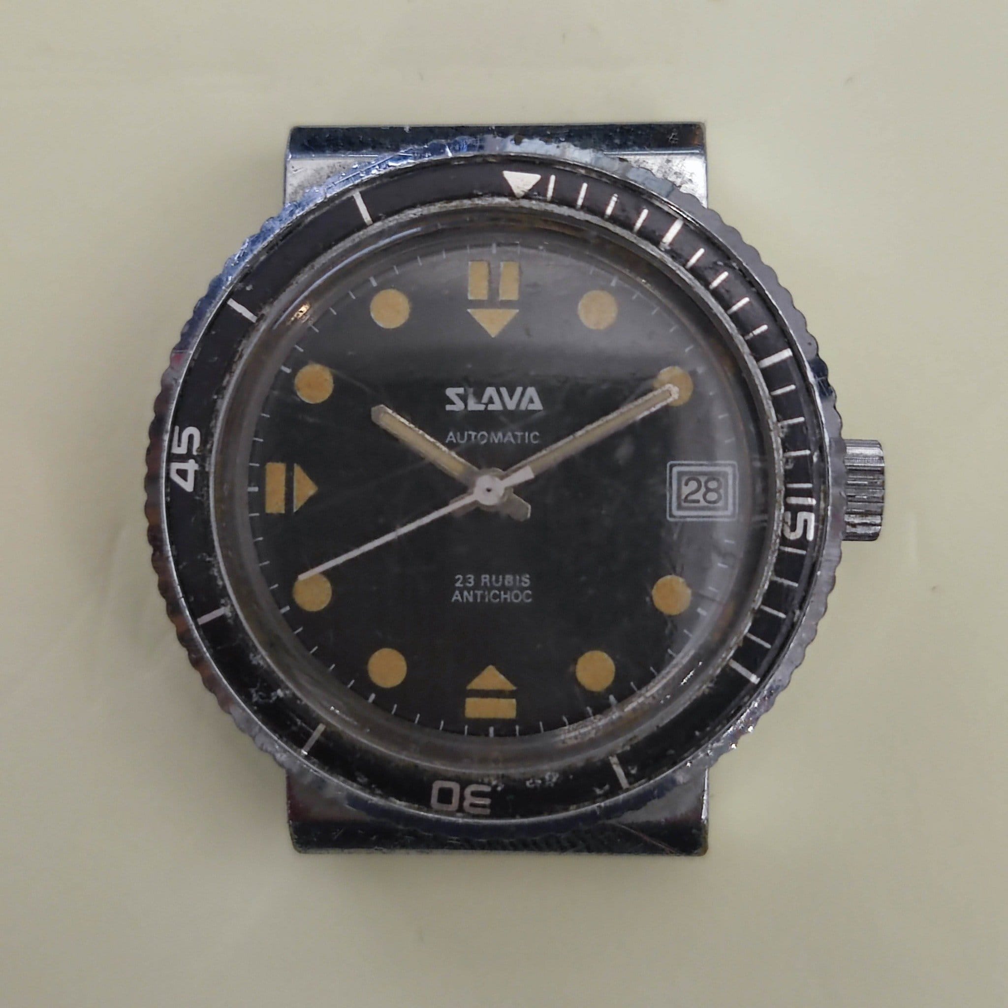 Orologio Slava Besançon automatico con quadrante nero e indicatori gialli