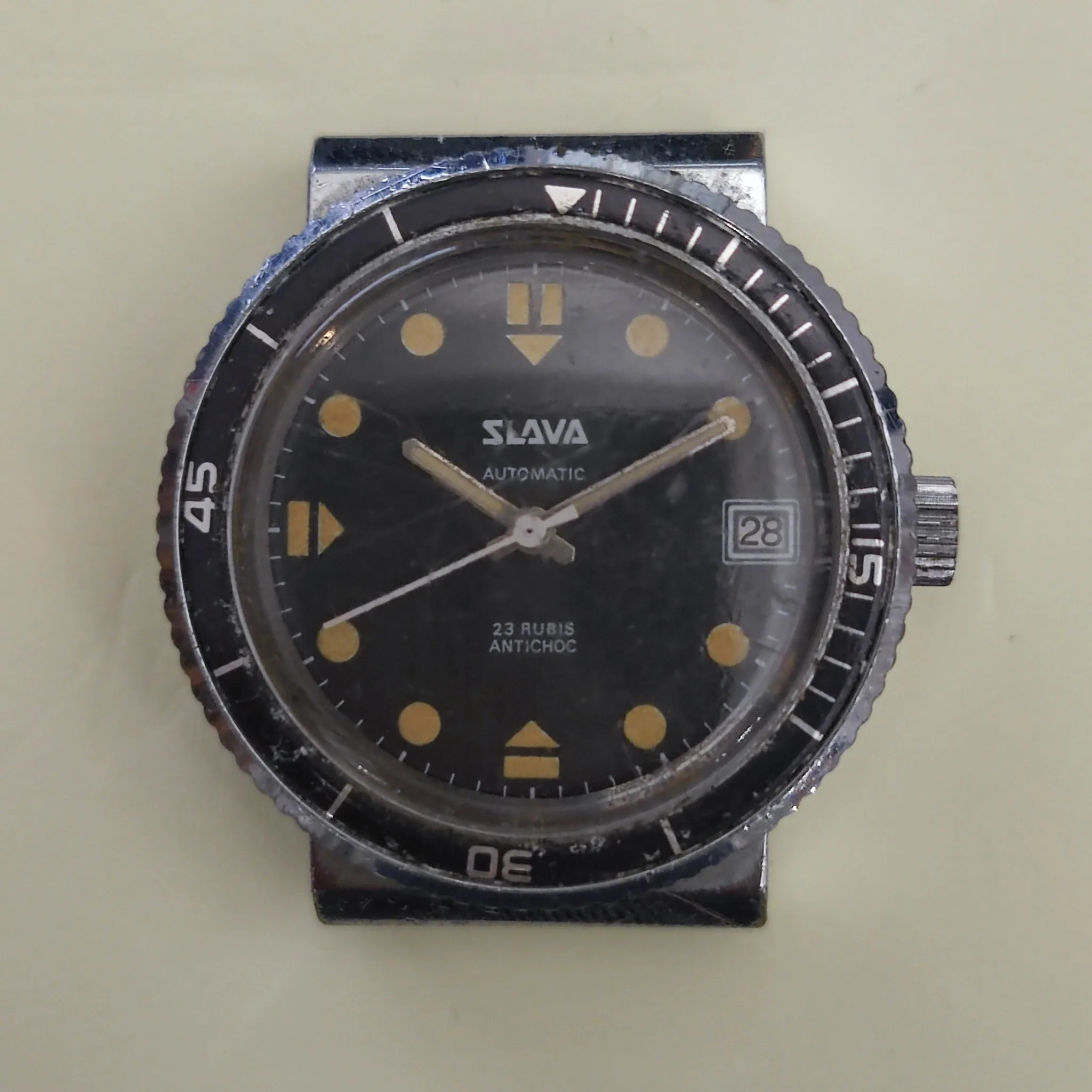 Orologio Slava Besançon automatico con quadrante nero e indicatori gialli