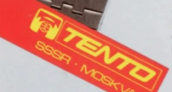 Logo rosso del marchio Tento con indicazione "SSSR - Moskva".