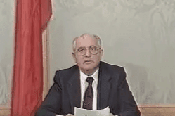 25 dicembre 1991: Gorbaciov annuncia la fine dell’URSS Fotogramma del discorso di Gorbaciov del 25 dicembre 1991 sulla fine dell’URSS – still image from Gorbachev’s 25 December 1991 speech announcing the end of the USSR